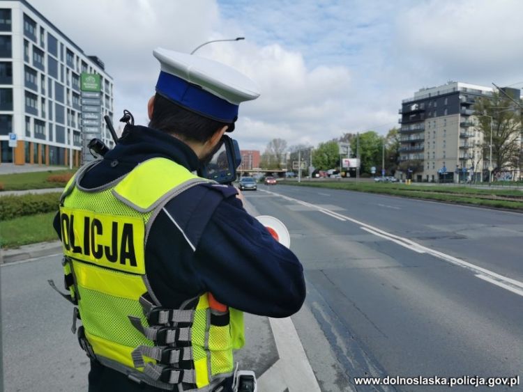 Duża akcja policji we Wrocławiu i w okolicach. Sprawdzają kierowców, 