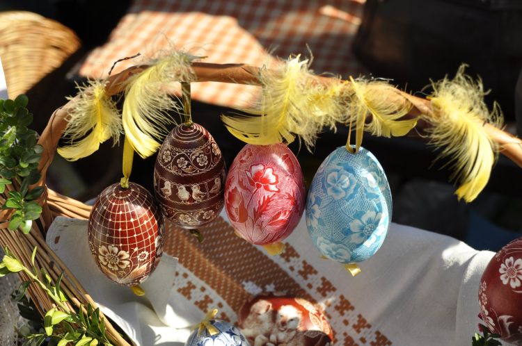 Życzenia wielkanocne - ładne, miłe życzenia świąteczne gotowe do wysłania na Wielkanoc, Adobe Stock