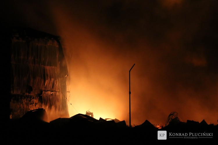 Zobacz, jak paliła się hala w Pietrzykowicach [ZDJĘCIA, WIDEO], Konrad Pluciński