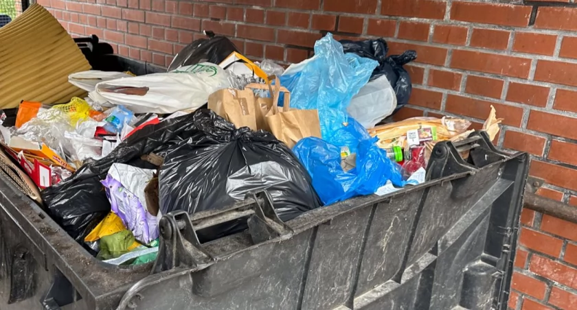 Naklejka EKO-ALARM. To ostrzeżenie dla nie sortujących śmieci.