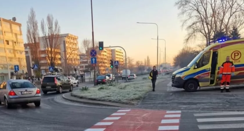 Wrocław: Rowerzyści upadali na przejeździe jeden po drugim. Karetka już czekała na kolejnych poszkodowanych