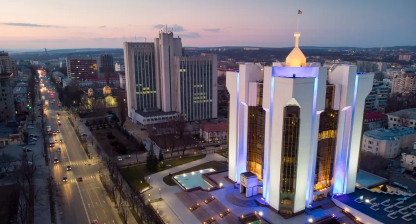 Nowy kierunek lotniczy Wrocław - Kiszyniów będzie dostępny w lipcu / Fot. Adobe Stock