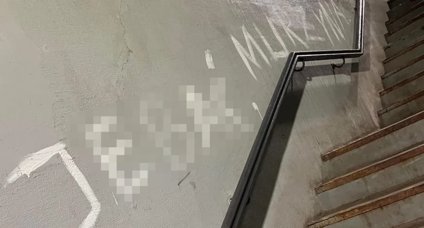Dworzec PKP Wołowie. To tu zauważono rasistowskie malunki