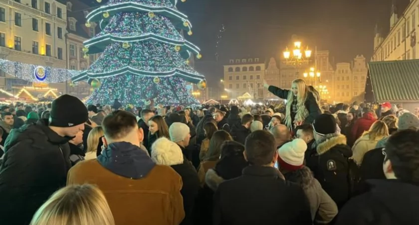 Życzenia noworoczne to podstawa! Tak Wrocław witał na Rynku 2024 rok