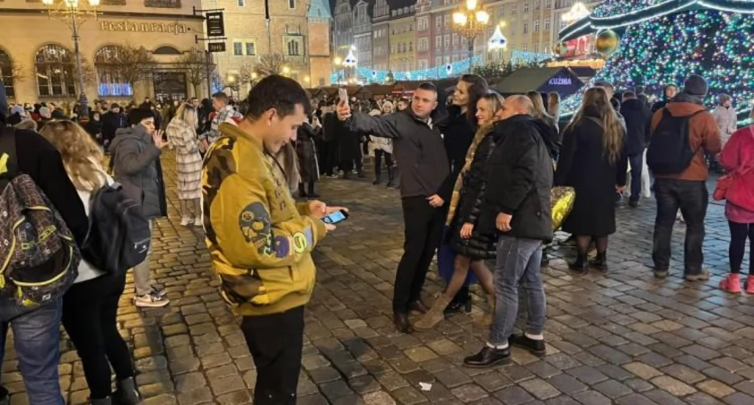 Życzenia noworoczne można składać nawet obcym ludziom! To piękny zwyczaj!