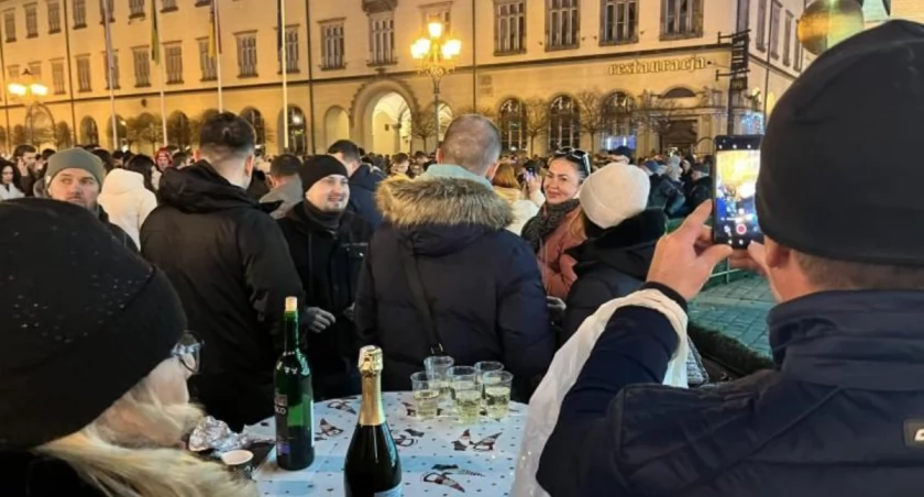 Życzenia noworoczne najlepiej złożyć 1 stycznia 2025