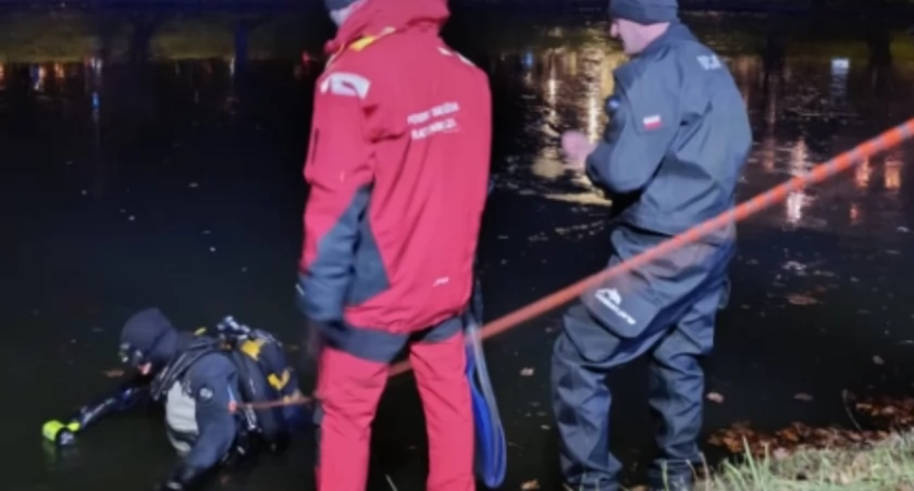 Poszukiwania w fosie we Wrocławiu / fot. Wodna Służba Ratownicza