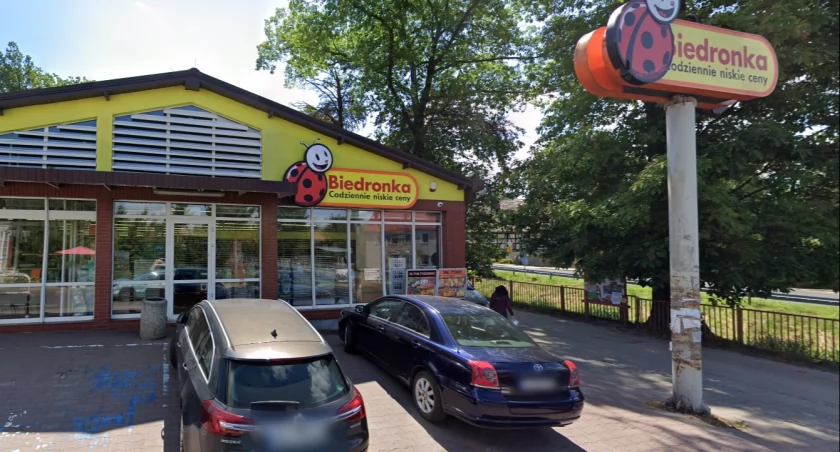 Do napaści doszło przed Biedronką w Olszynie na Dolnym Śląsku / fot. Google Street View