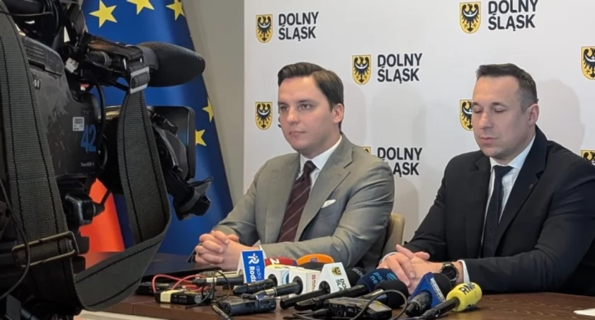 Mateusz Masłowski, dyrektor DSDiK (z lewej)