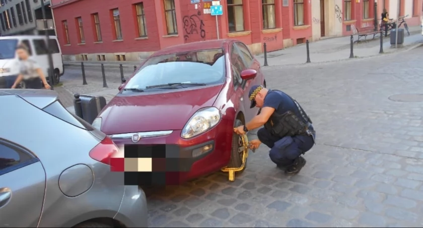 W 2024 roku we strażnicy założyli w całym mieście tylko 600 blokad / fot. Straż Miejska Wrocławia
