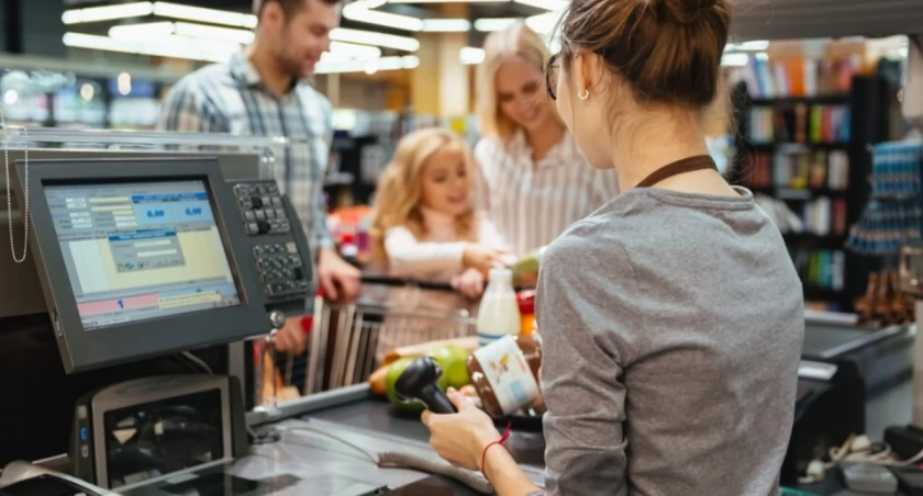 W Wielką Sobotę większość sklepów pracuje tylko do godz. 13 / fot. freepik