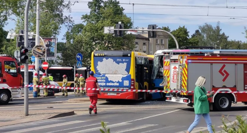 Wypadek tramwaju i autobusu przy al. Kochanowskiego we Wrocławiu, fot. Korespondenci MPK Wrocław 