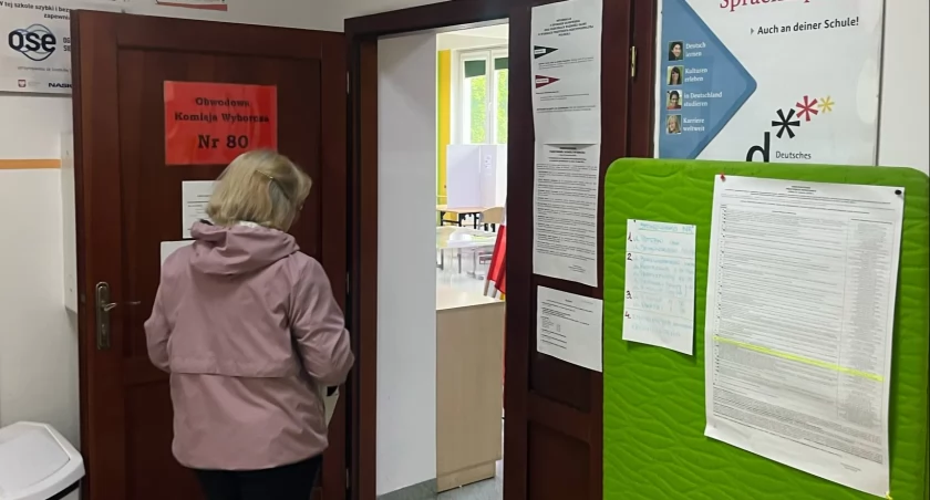 Do południa we Wrocławiu głosowało 19,59% wyborców, do godz. 17 - już 54,45% - podała Państwowa Komisja Wyborcza