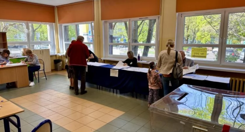 Wśród miast i gmin najwyższą frekwencję odnotowały Szczawno-Zdrój, Duszniki-Zdrój i Karpacz, a najniższą - gminy Ruja, Marciszów i Węgliniec