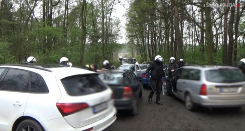 Policyjne zdjęcia z różnych ustawek kibolskich w Polsce / fot. policja