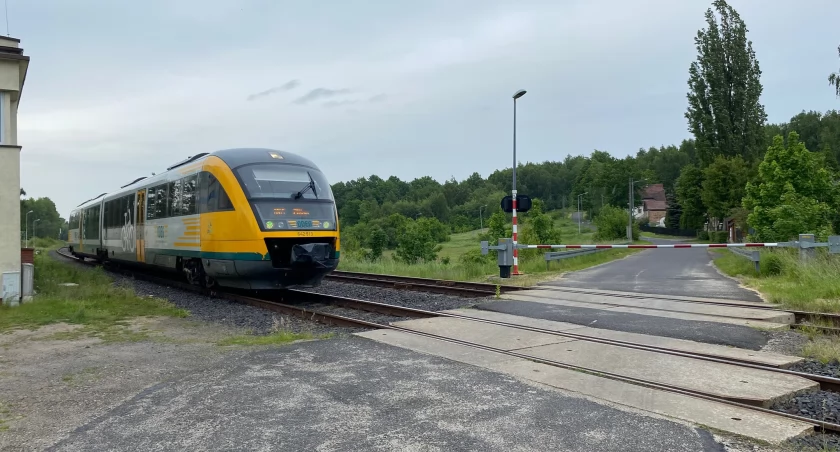 Krzewina Zgorzelecka to dziś jedyna stacja kolejowa w Polsce, skąd odjeżdżają pociągi tylko do dwóch niemieckich miejscowości: Zittau i Hagenwerder | fot. Justyna Orlik