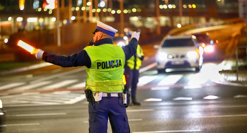 Ulice będą zamykane dla ruchu od godz. 19, zakazy zatrzymywania mają obowiązywać już od północy / fot. shutterstock