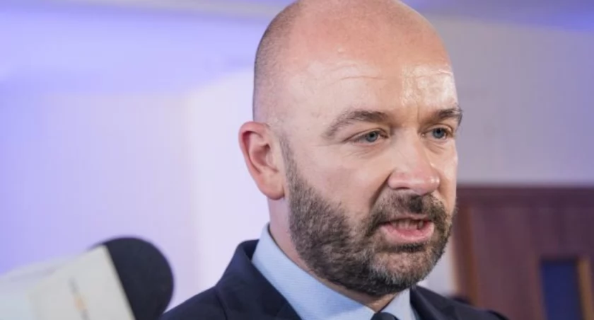 Prokuratura oficjalnie potwierdziła zaostrzenie zarzutów stawianych Jackowi Sutrykowi