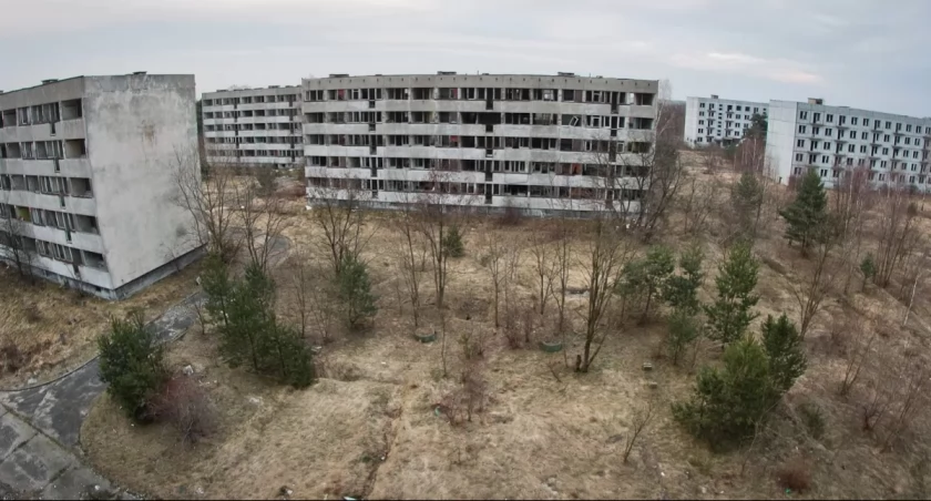 Na zdjęciu wyburzone już bloki w miejscowościa Pstrąże
