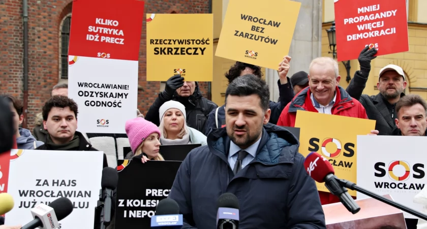 fot. Facebook. SOS Wrocław wspomniał o pewnej dacie historycznej. - Tylko przypomnienie historyczne - zapewnia Piotr Uhle.