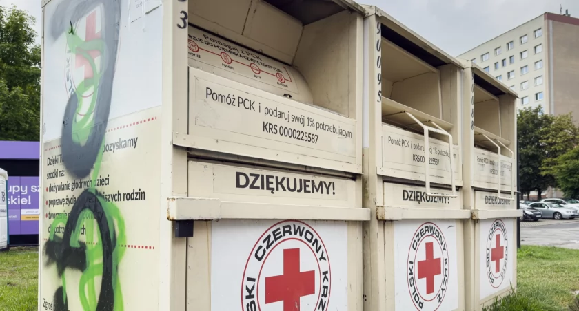 W całej Polsce było 28 tysięcy kontenerów PCK na odzież / fot. shutterstock