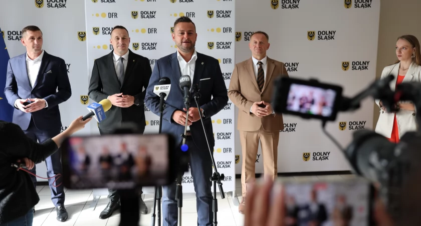 - Naszym celem jest wspieranie sektora MŚP. Na Dolnym Śląsku działa około 180 tys. firm z sektora MŚP - mówi wicemarszałek Michał Rado.