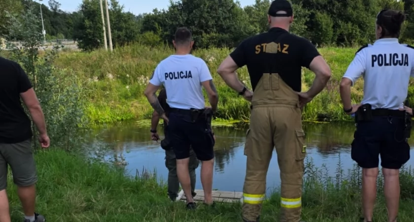 Na brzegu Widawy znaleziony czyjeś ubrania. Ich właściciel utonął w rzece / fot. Wodna Służba Ratownicza