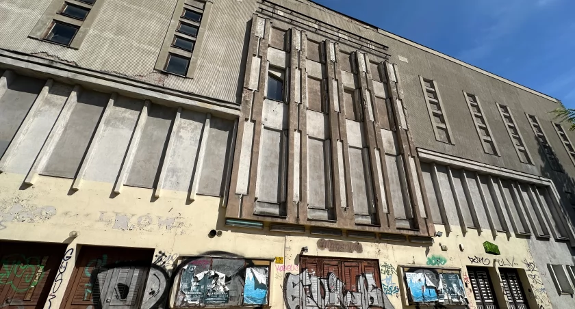 Budynek po kinie Lwów przy al. Hallera / fot. Jakub Jurek