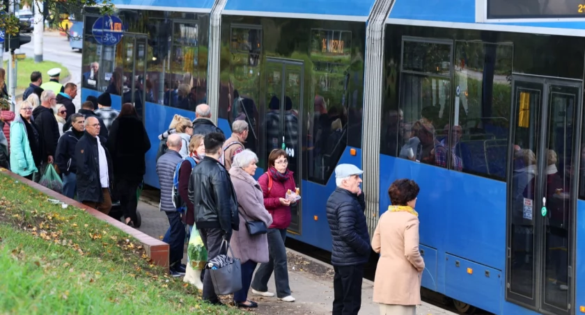 Jacek Sutryk nie pozostawia złudzeń. Jeśli Siechnice chcą mieć tramwaj, muszą go sobie zbudować / fot. shutterstock