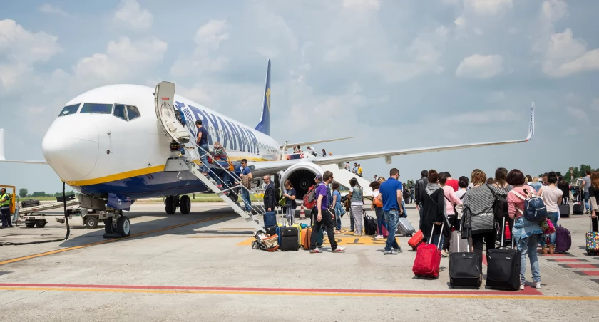Od dziś bezpłatny bagaż na pokładzie Ryanair może mieć 40 x 30 x 20 cm / fot. DepositPhotos