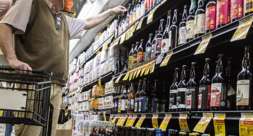 Alkohol w sklepach we Wrocławiu będzie mógł być sprzedawany tylko do godz. 22 / fot. DepositPhotos