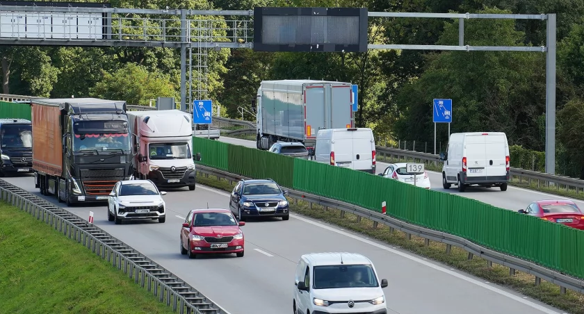 Mandaty na A4 będą wystawiane za jazdę z prędkością 120 km/h i wyższą / fot. CANARD