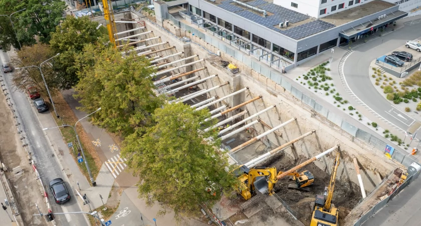 Wykop przy Powstańców Śląskich będzie miał 15,5 metra głębokości / fot. Archicom