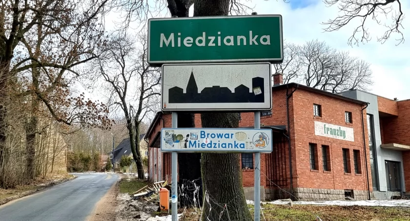 Miedzianka w Rudawach Janowickich z czynnym browarem i najwyżej położoną księgarnią w Polsce