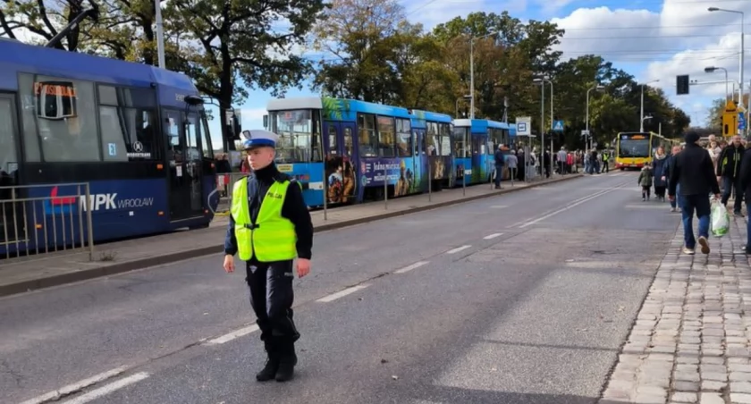 Zmiany przy Cmentarzu Osobowickim czekają nas już w ten weekend / fot. policja
