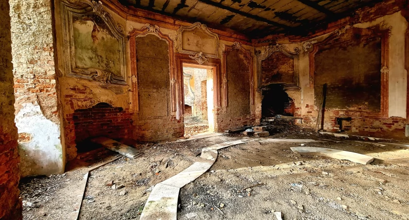 Zrujnowany pałac w Brzecince koło Oleśnicy | fot. Katarzyna Suhcecka 