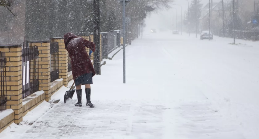 Śnieg ma padać niemal bez przerwy aż do wieczora w środę | fot. shutterstock