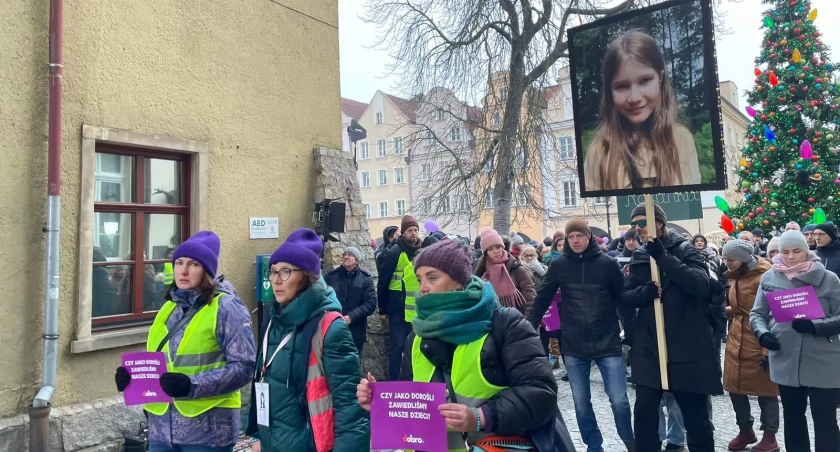 Ulicami Jeleniej Góry przeszedł dziś marsz milczenia pamięci Danusi / fot. Jerzy Łużniak
