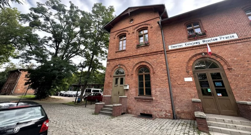 Istniejący parking przy stacji na Praczach przejdzie też remont.  fot. Wrocławskie Inwestycje