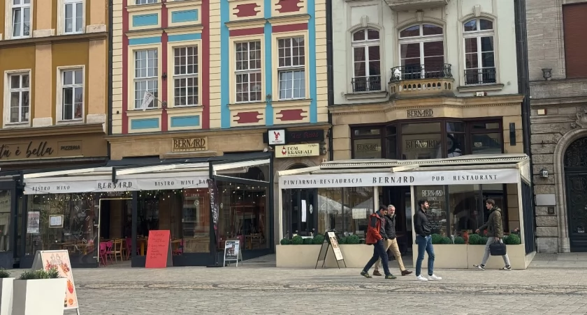 Przeszklone ogródki na rynku we Wrocławiu / fot. Karolina Kozakiewicz