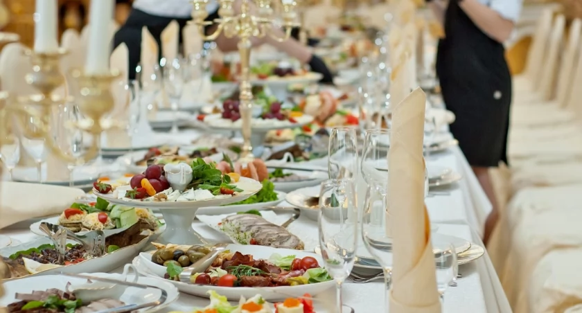 Coraz częściej na śniadanie wielkanocne wybieramy się do restauracji / fot. Deposit Photos