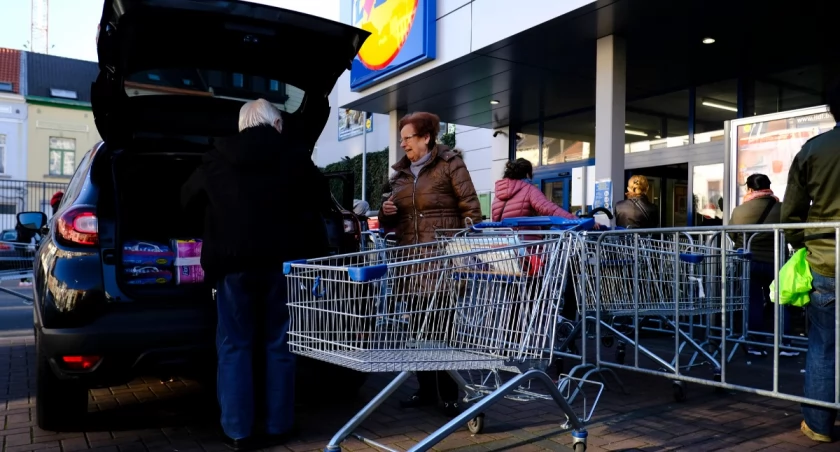 W Wielki Piątek sklepy będą czynne dłużej niż zwykle, ale już w Wielką Sobotę - znacznie krócej / fot. Deposit Photos