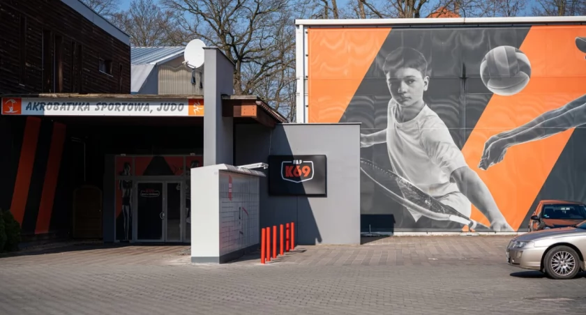 Hala sportowa przy ul. Kozanowskiej 69 / fot. Marek Księżarek