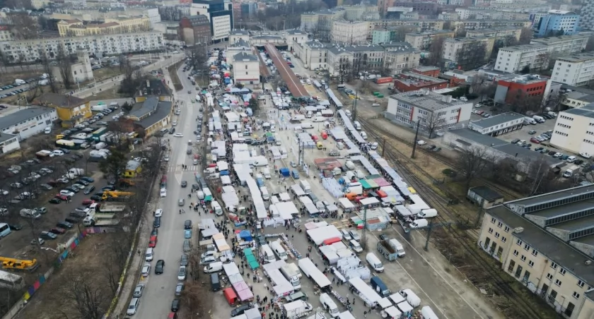 Targowisko na Dworcu Świebodzkim / fot. Jakub Jurek