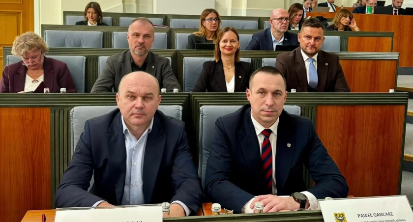 Zarząd Województwa, z marszałkiem Pawłem Gancarzem na czele, na absoluorium musi poczekać do 20 maja.