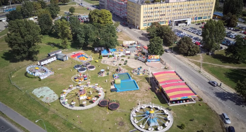 Wesołe Miasteczko przy ul. Mazowieckiej w 2017 roku / fot. fotopolska.eu