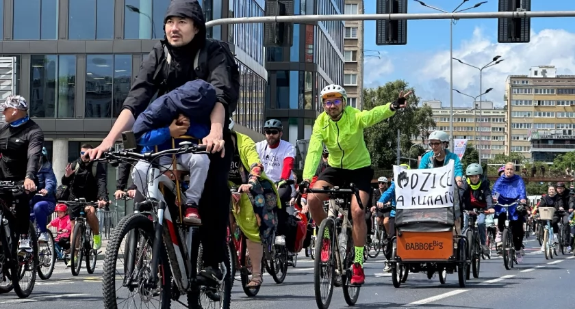 Przez Wrocław przejechało w niedzielne popołudnie około 2 tysięcy rowerzystów / fot. Jakub Jurek