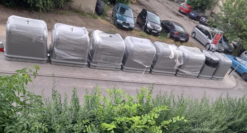 Śmietniki przy al. Hallera / fot. mat. mieszkańców 
