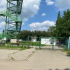 Na miejscu znajduje się pełna infrastruktura (drewniana wiata, stojaki na rower)