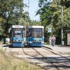 Awaria MPK Wrocław. Auto zablokowało przejazd tramwajom  Autor: zdjęcie...